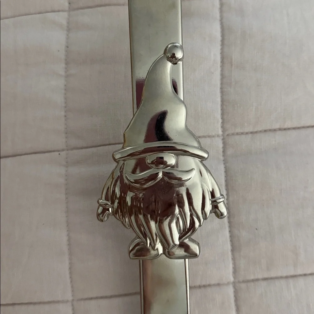 Elegant Silver Toned Adjustable Holiday Wreath Over the Door Hanger with Gnome